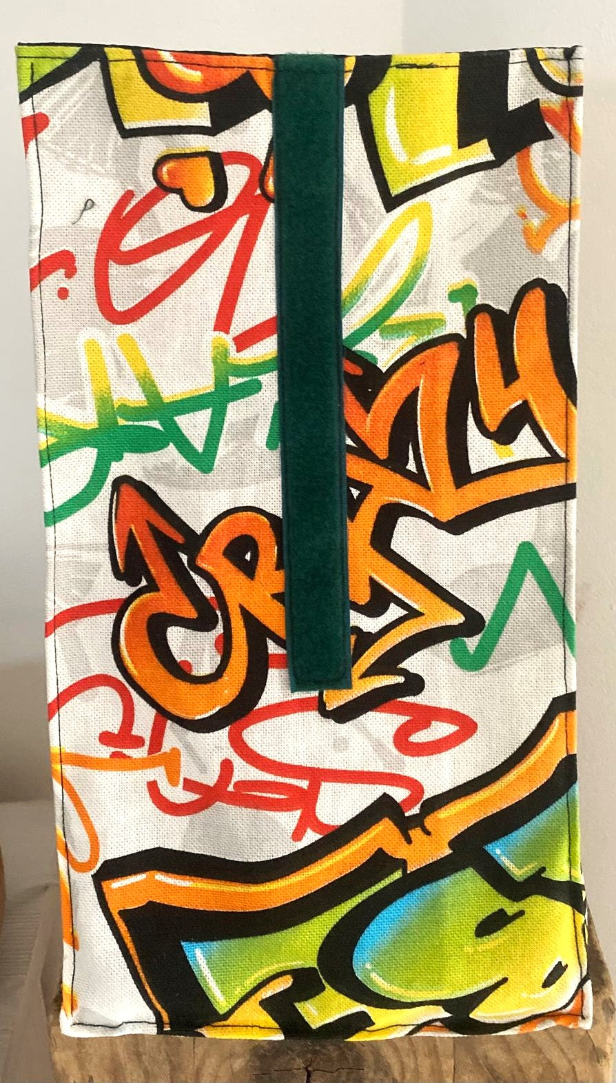 Stylischer Lunchbag im Graffiti-Look – handgemacht & einzigartig