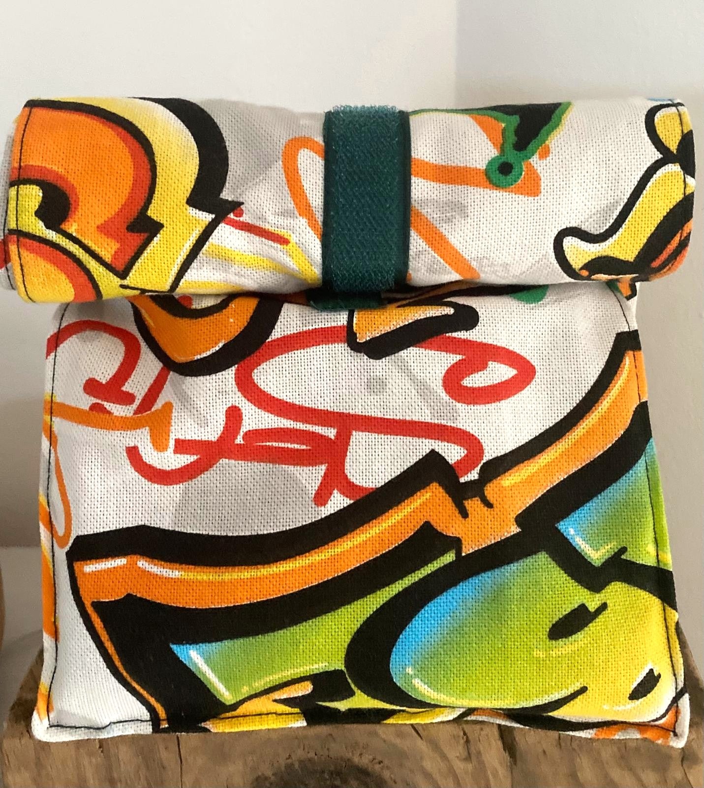 Stylischer Lunchbag im Graffiti-Look – handgemacht & einzigartig