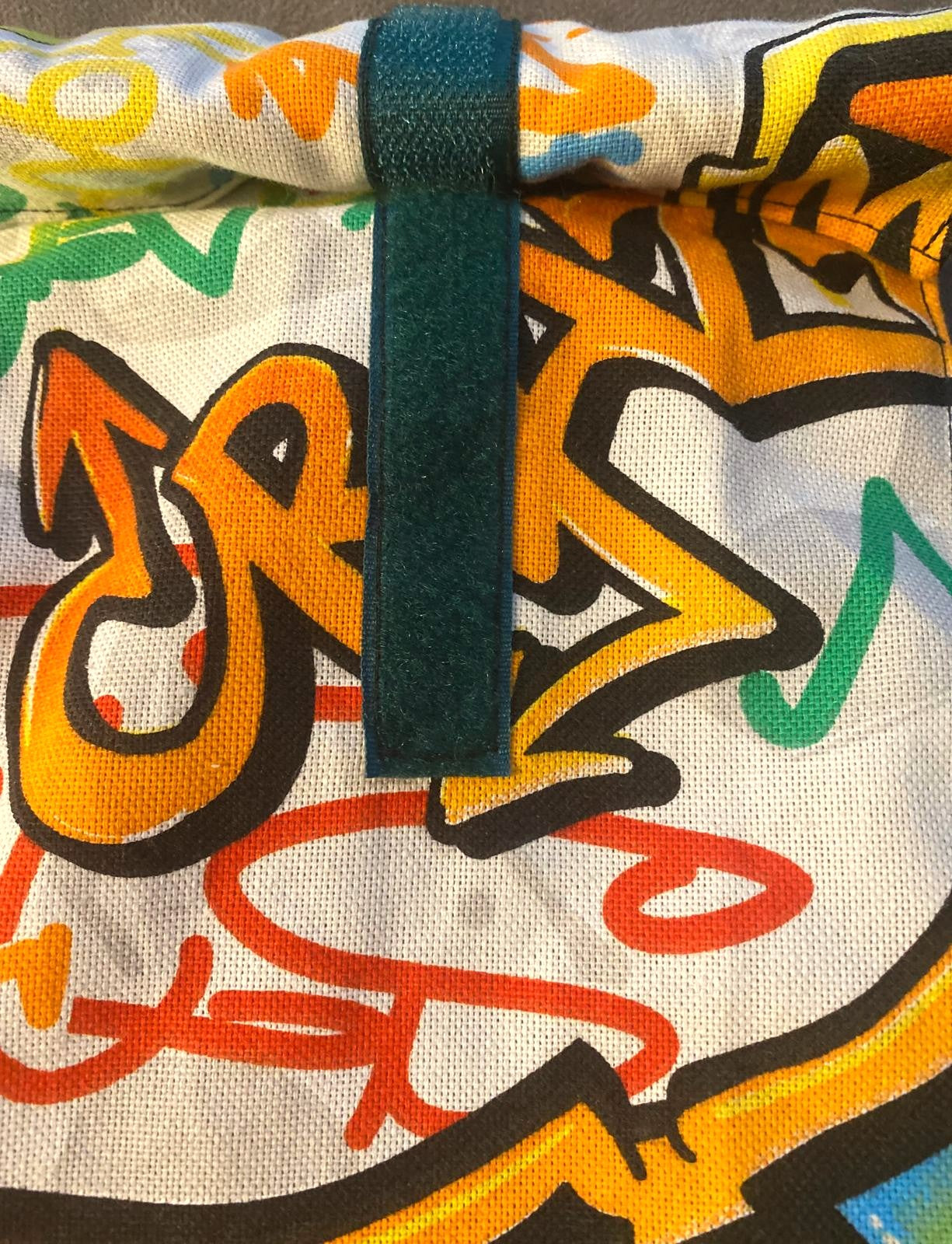 Stylischer Lunchbag im Graffiti-Look – handgemacht & einzigartig