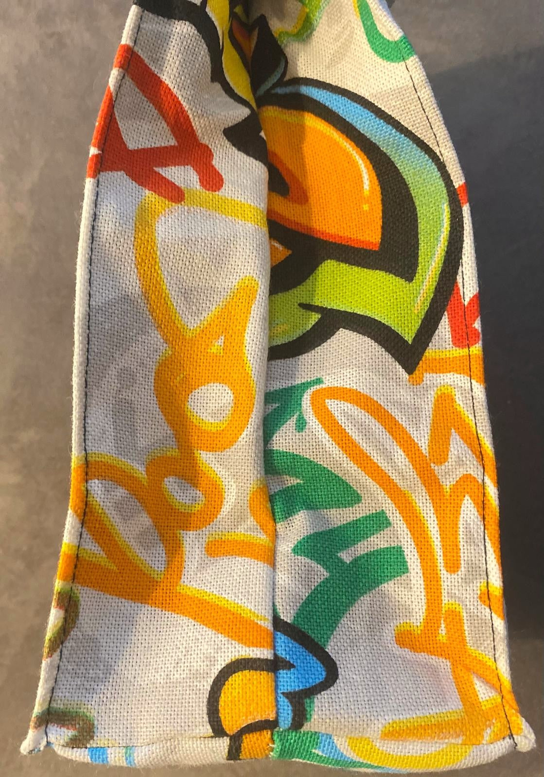 Stylischer Lunchbag im Graffiti-Look – handgemacht & einzigartig